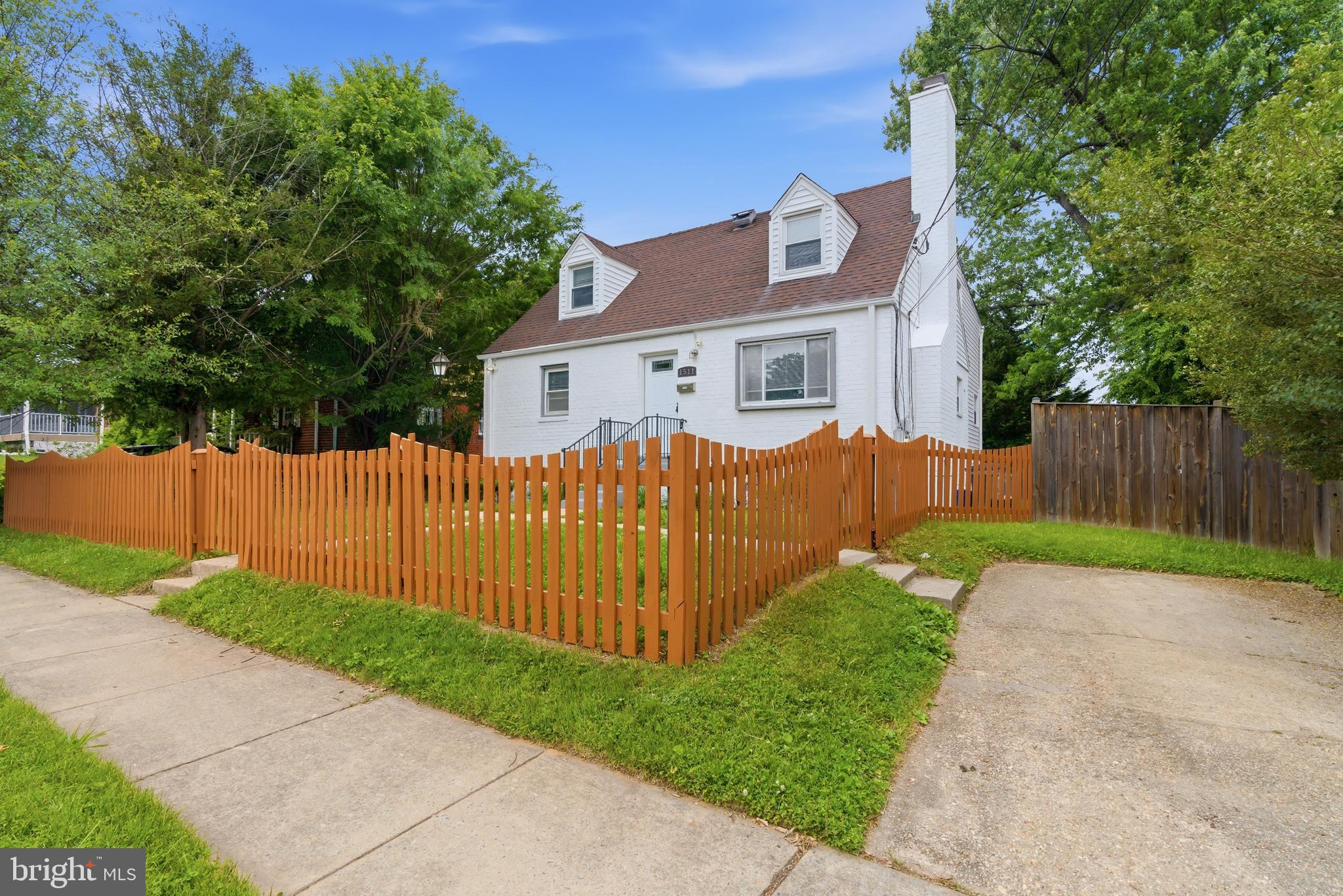 CHESTNUT RIDGE MANOR - Residential