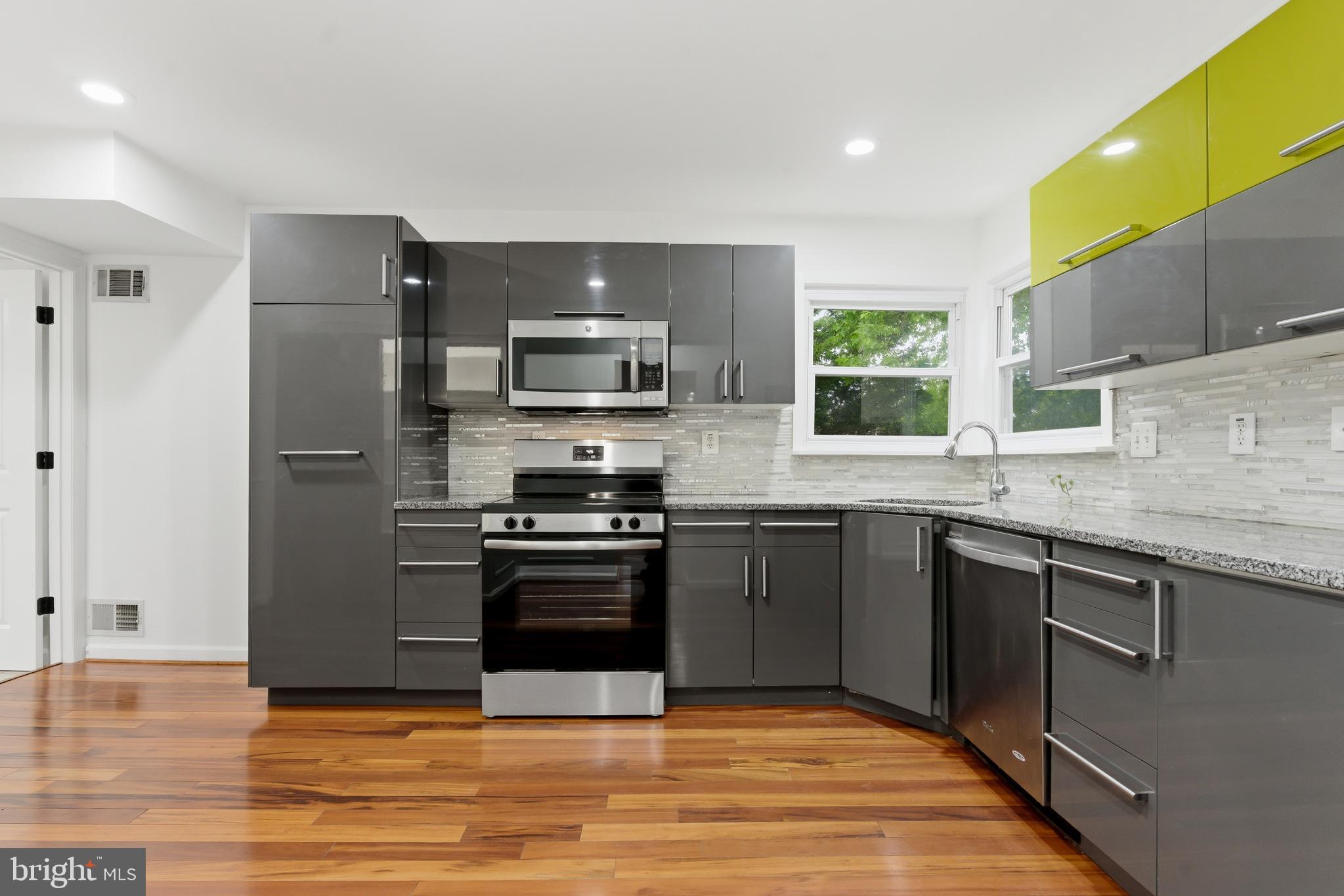 CHESTNUT RIDGE MANOR - Residential