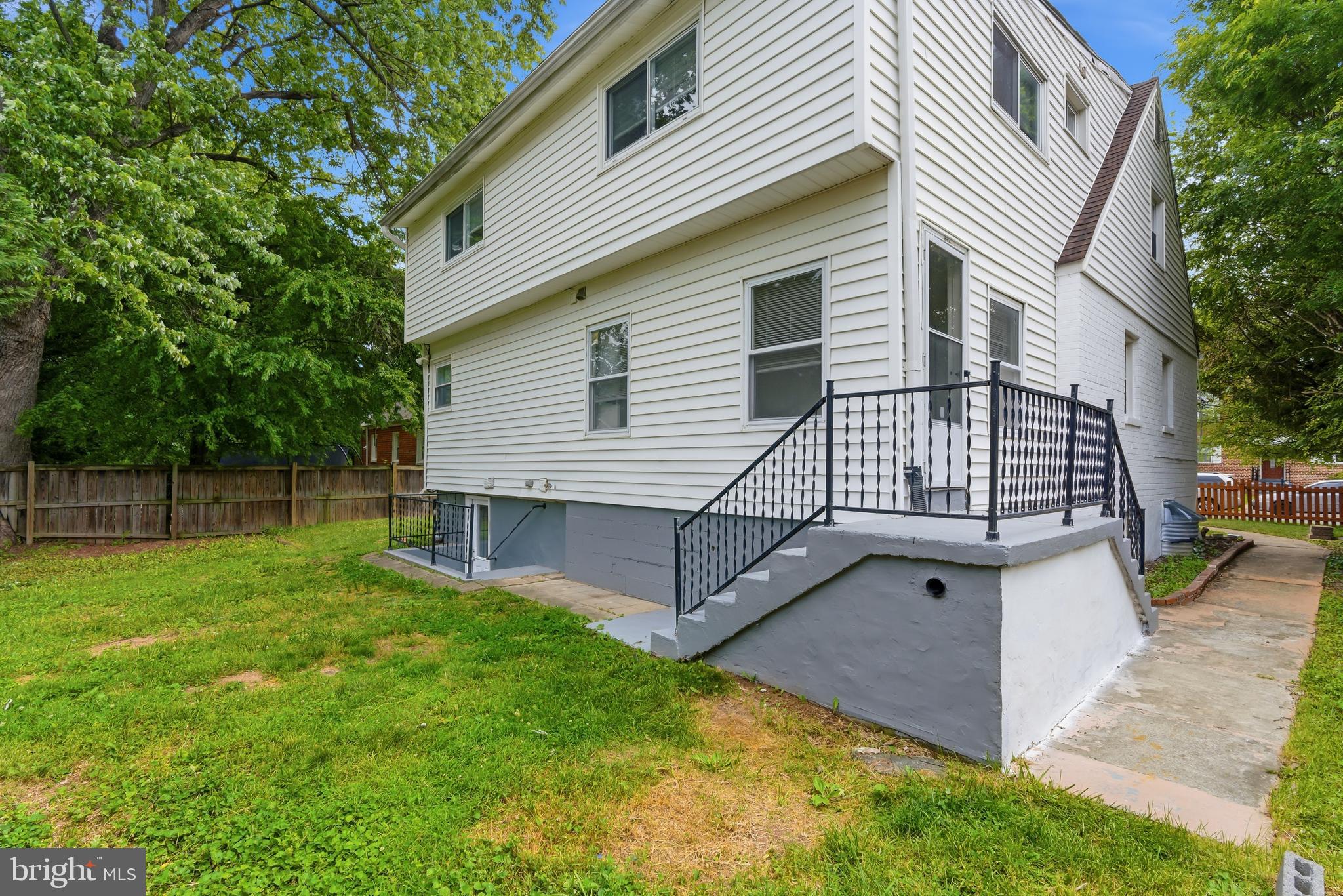 CHESTNUT RIDGE MANOR - Residential