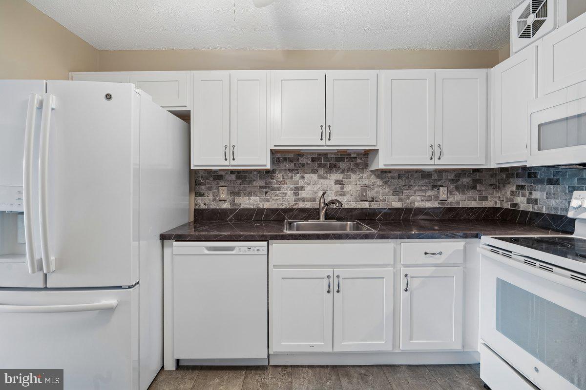GREENS AT LEISURE WORLD - Residential