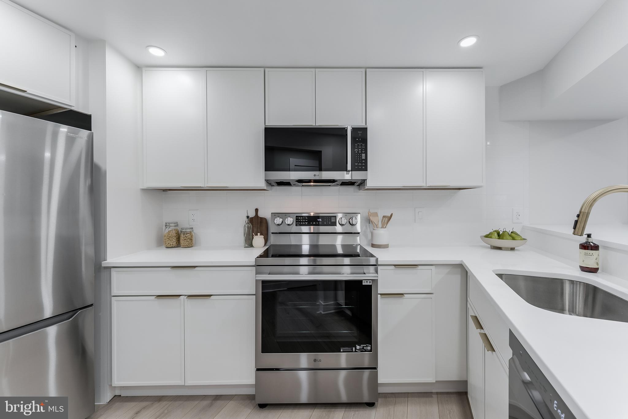 RESTON - Residential