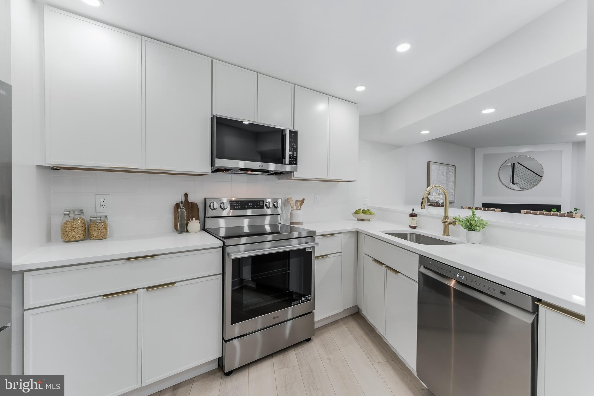 RESTON - Residential