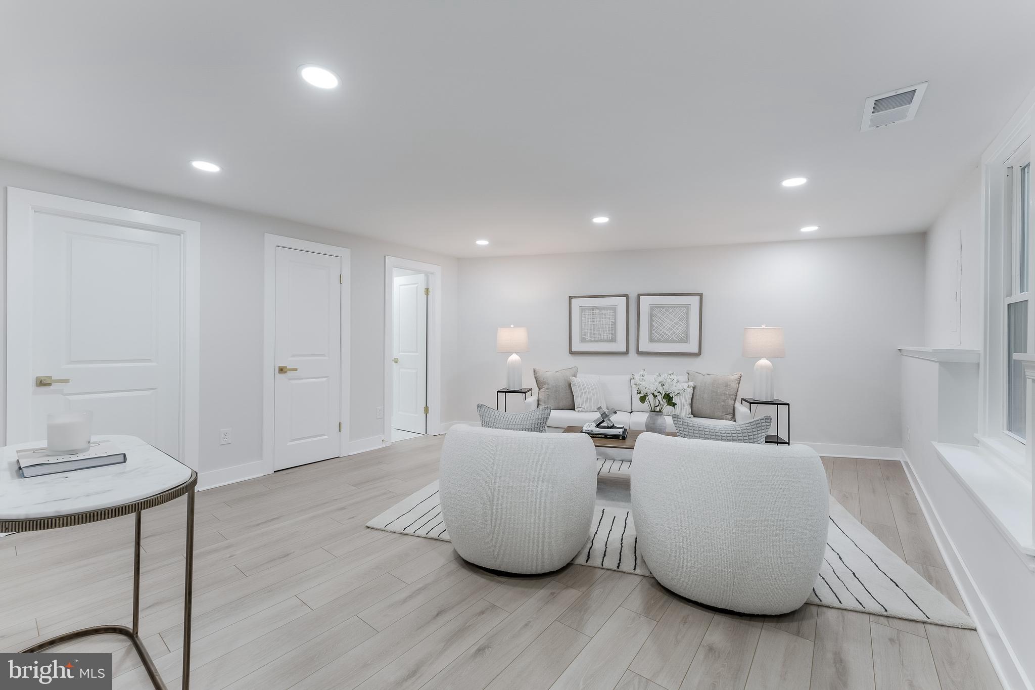 RESTON - Residential