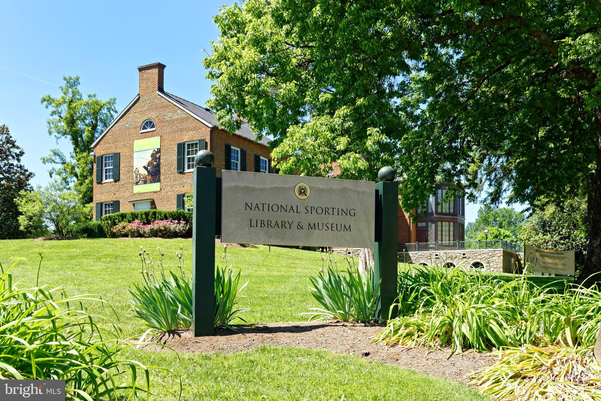 TOWN OF MIDDLEBURG - Commercial Sale