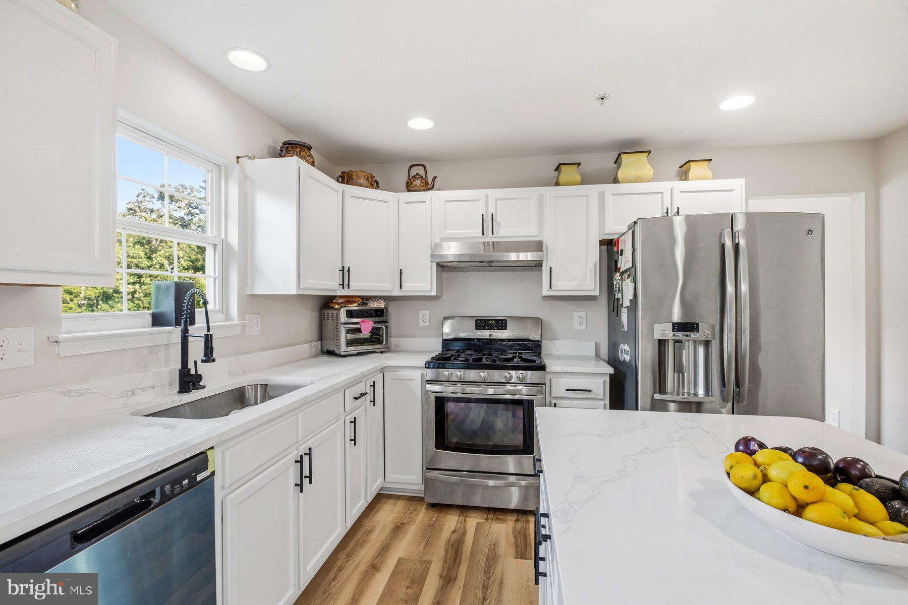 THOMPSON ESTATES - Residential