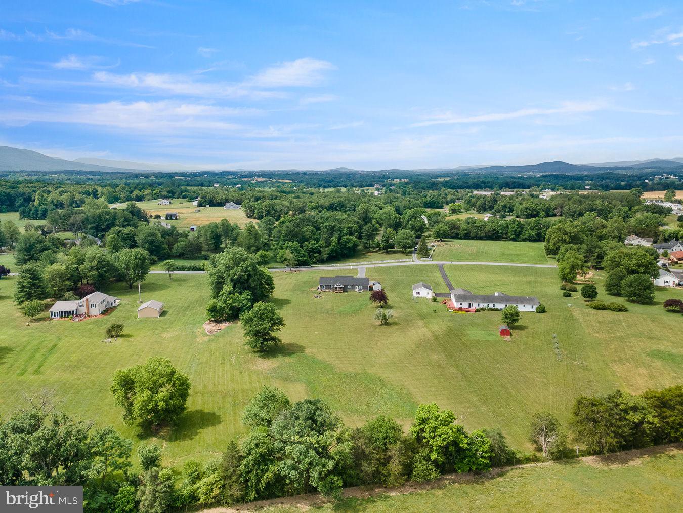 WINDSOR FARMS - Residential