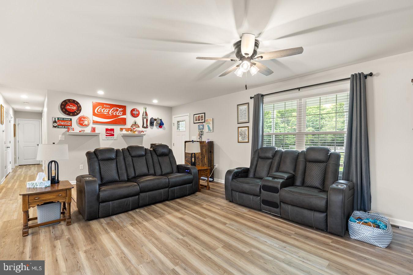 WINDSOR FARMS - Residential