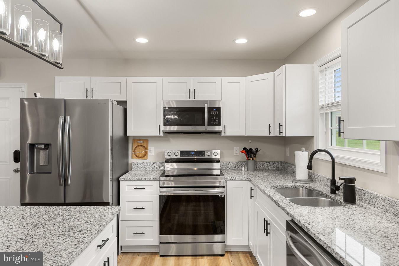 WINDSOR FARMS - Residential