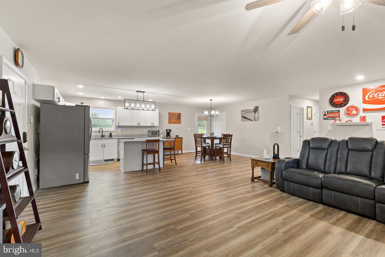WINDSOR FARMS - Residential