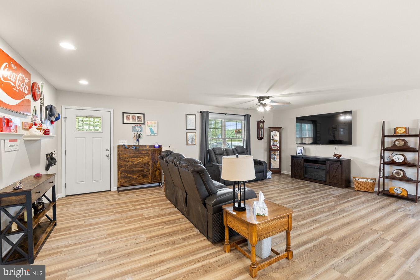 WINDSOR FARMS - Residential