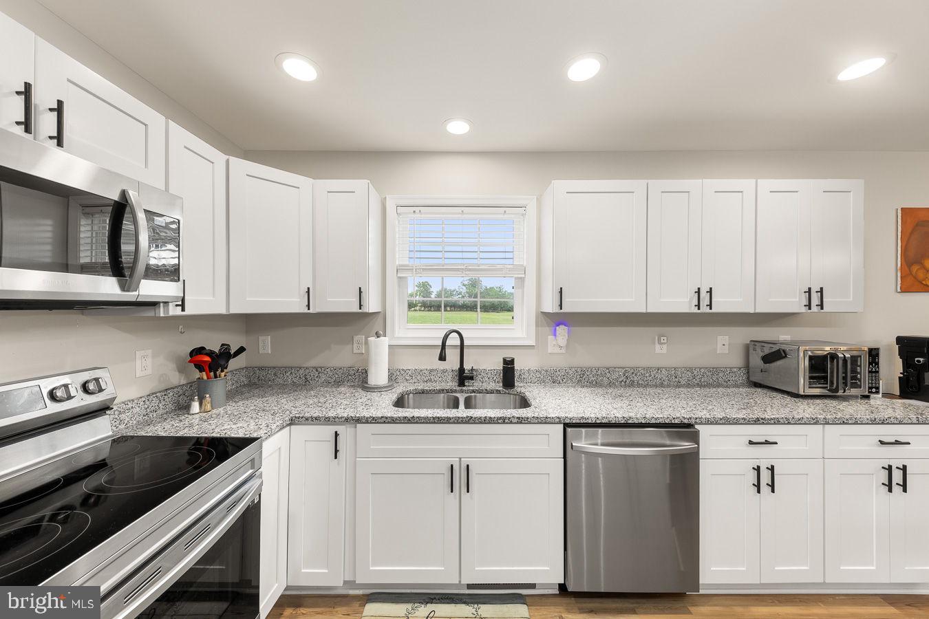 WINDSOR FARMS - Residential