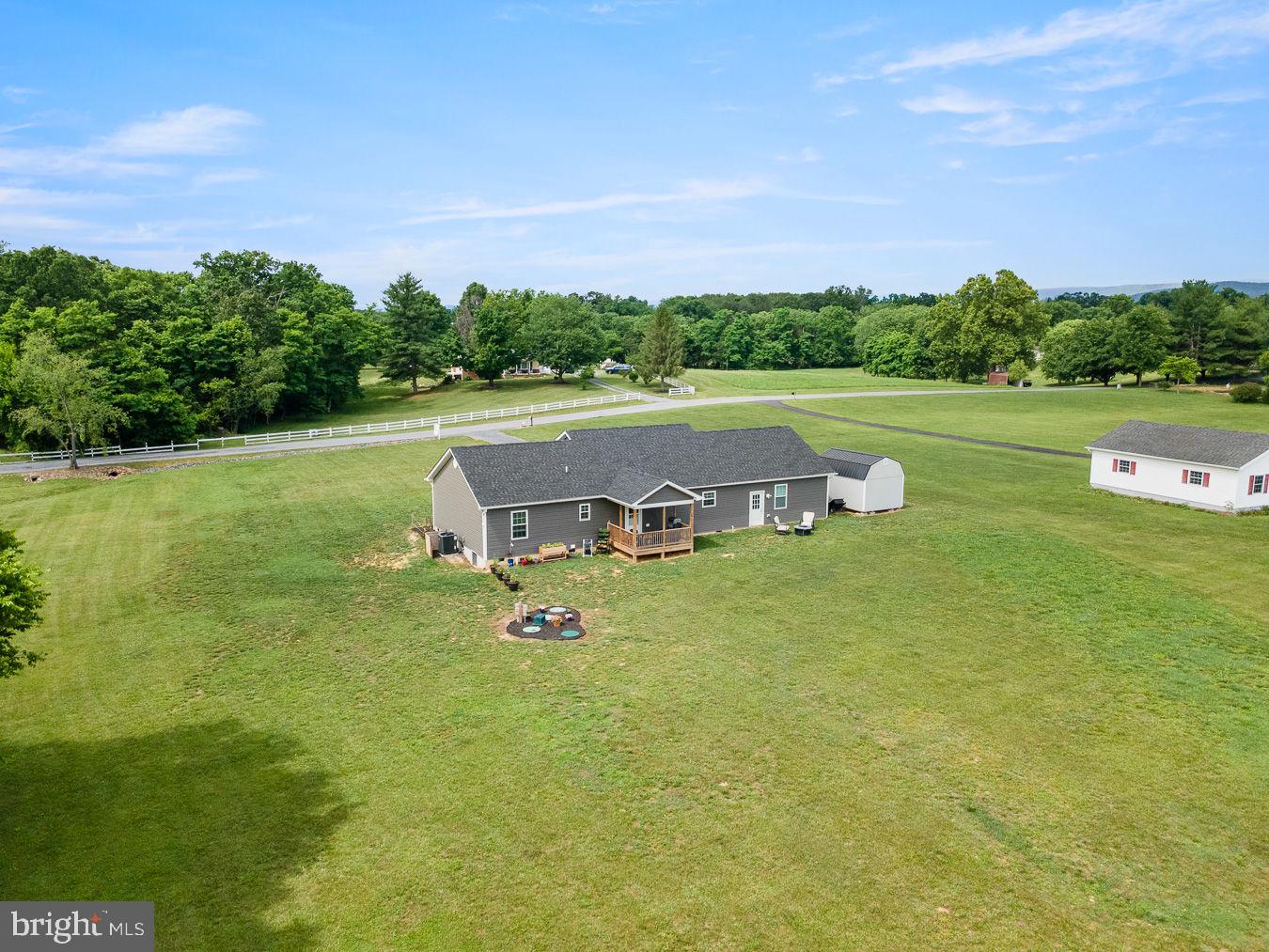 WINDSOR FARMS - Residential