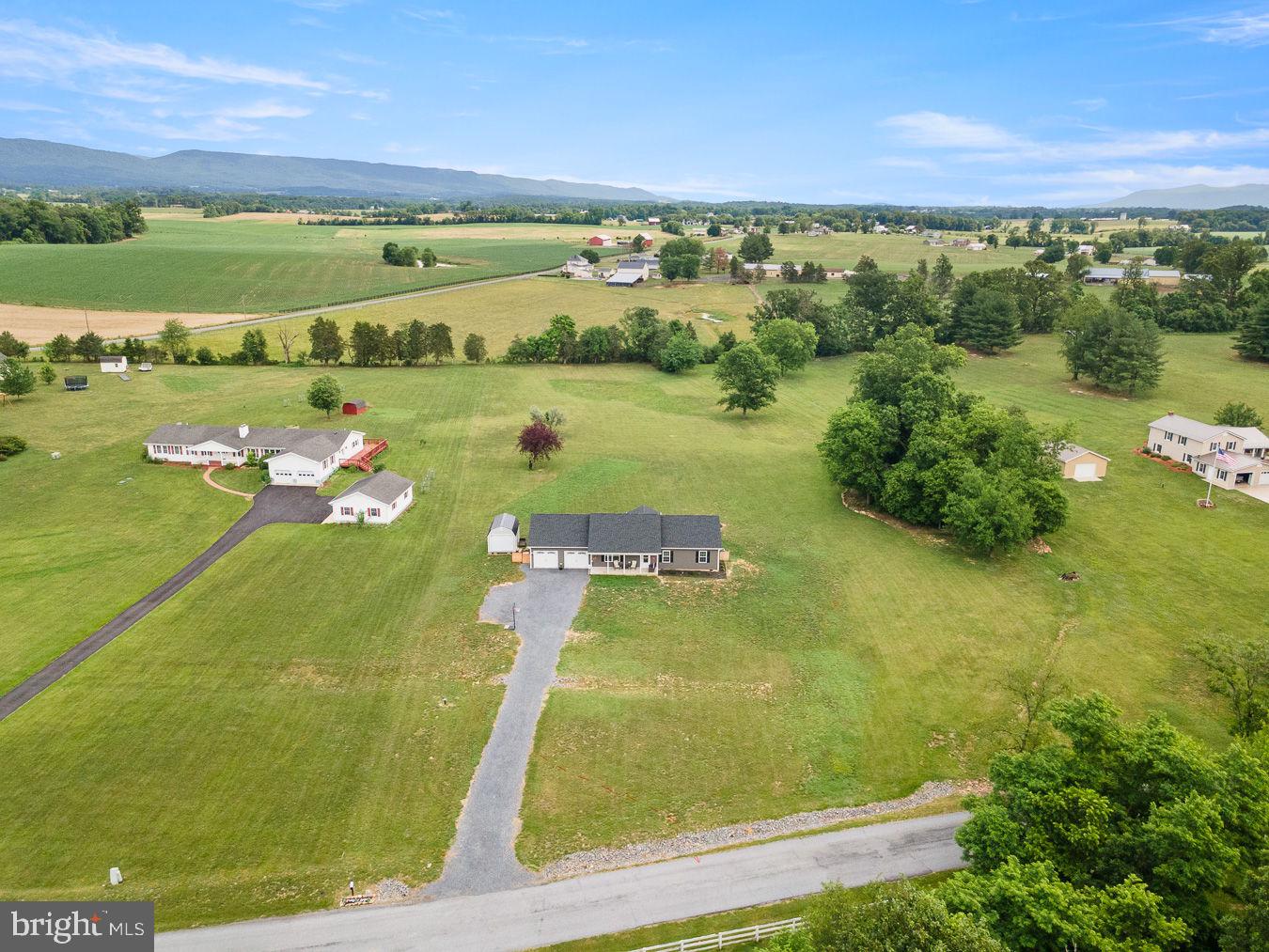 WINDSOR FARMS - Residential