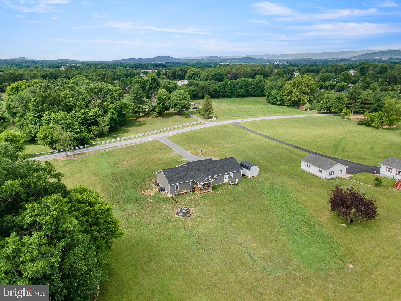 WINDSOR FARMS - Residential