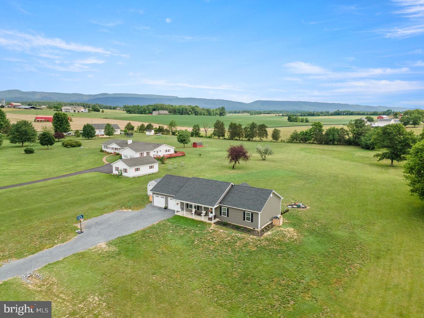 WINDSOR FARMS - Residential