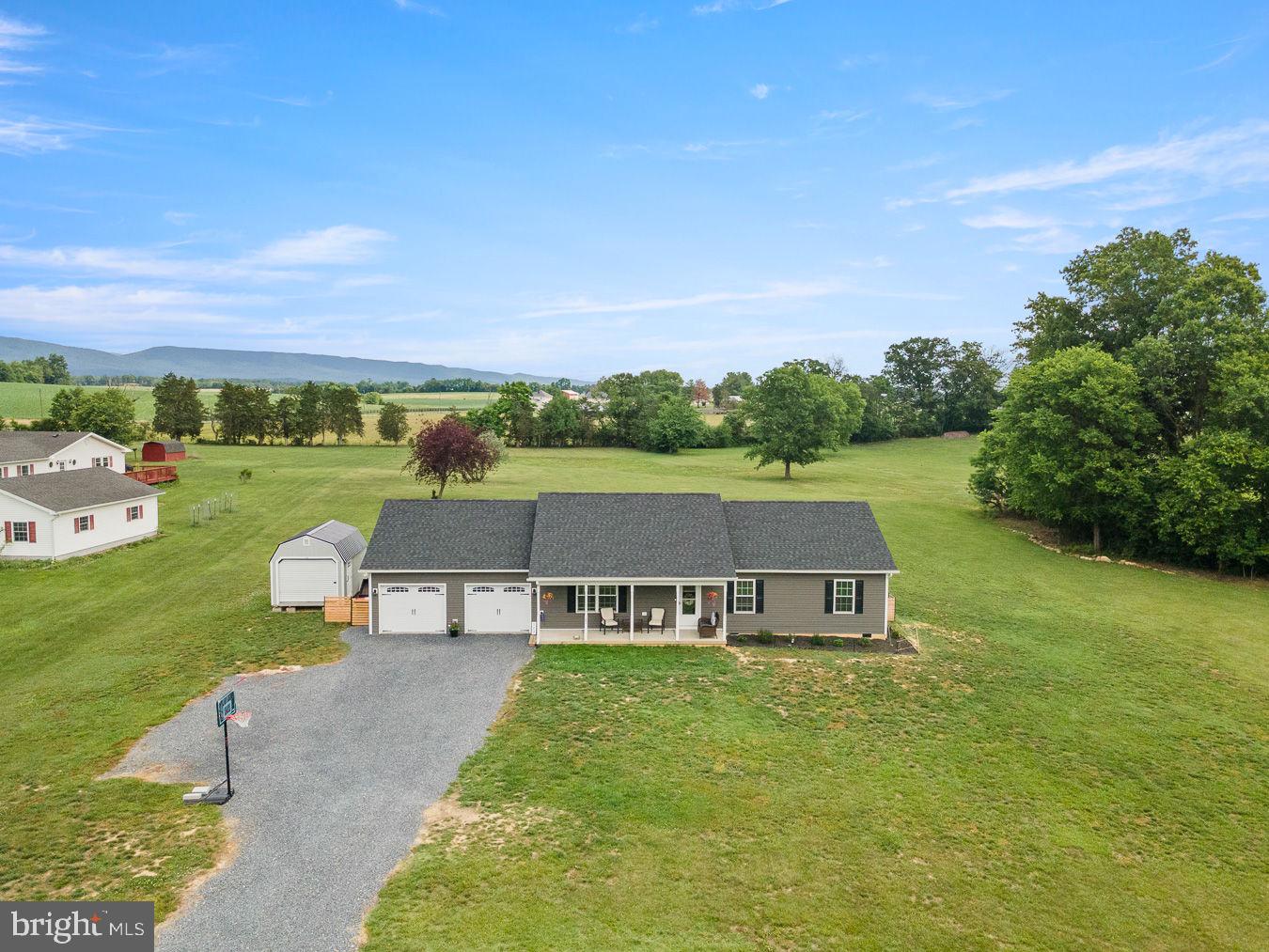 WINDSOR FARMS - Residential