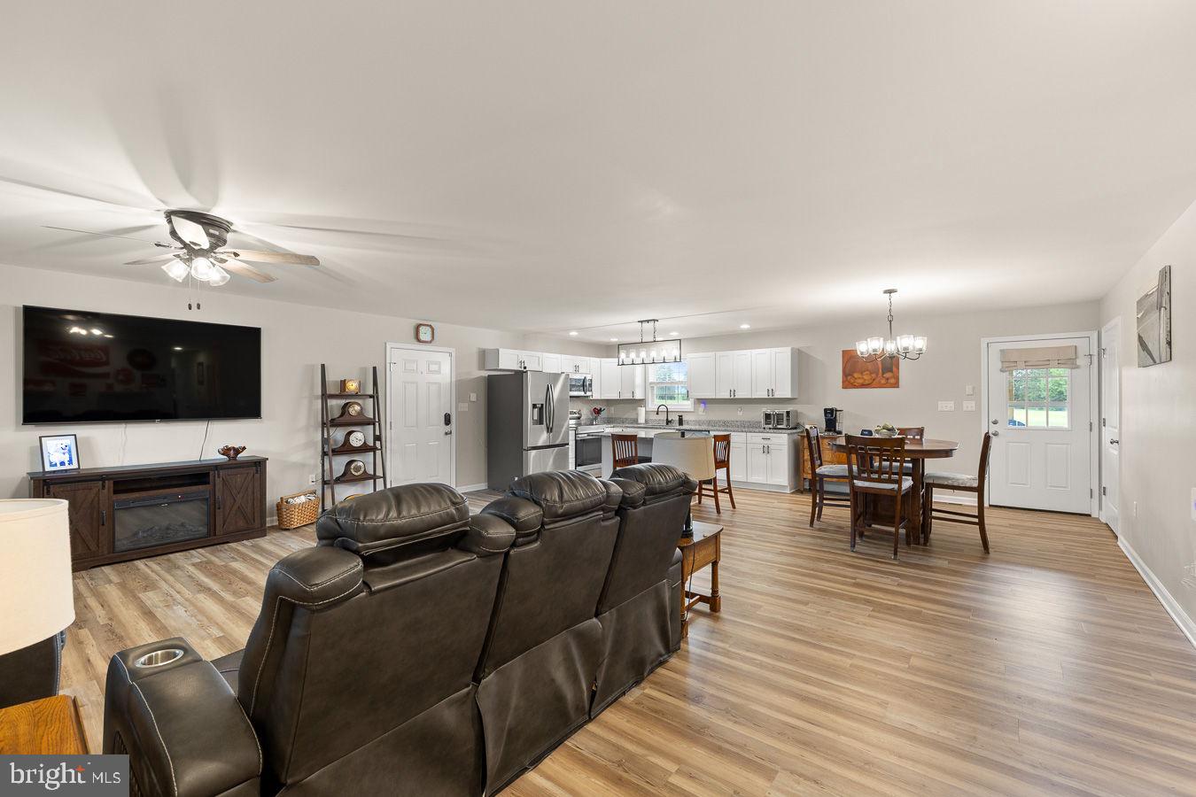 WINDSOR FARMS - Residential