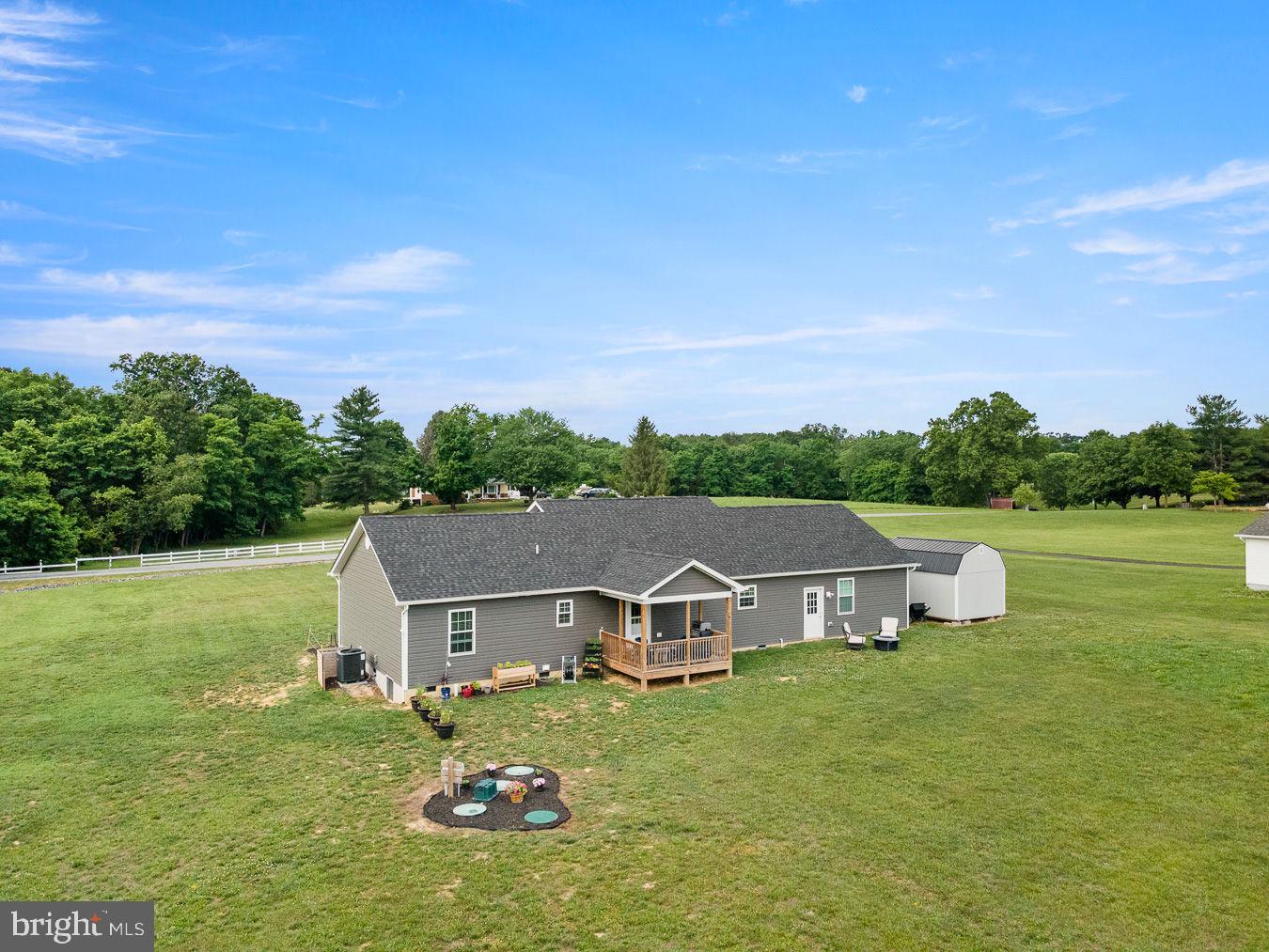 WINDSOR FARMS - Residential