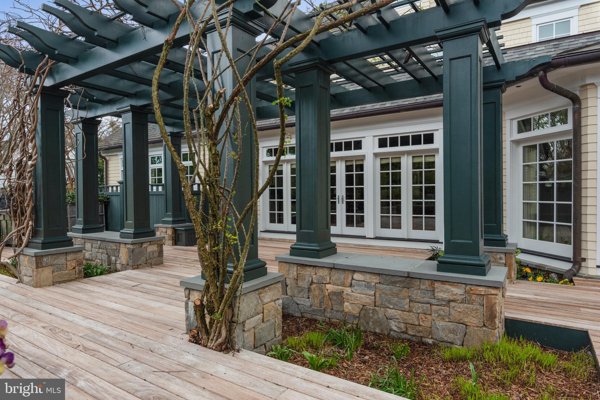 PENDENNIS MOUNT - Residential