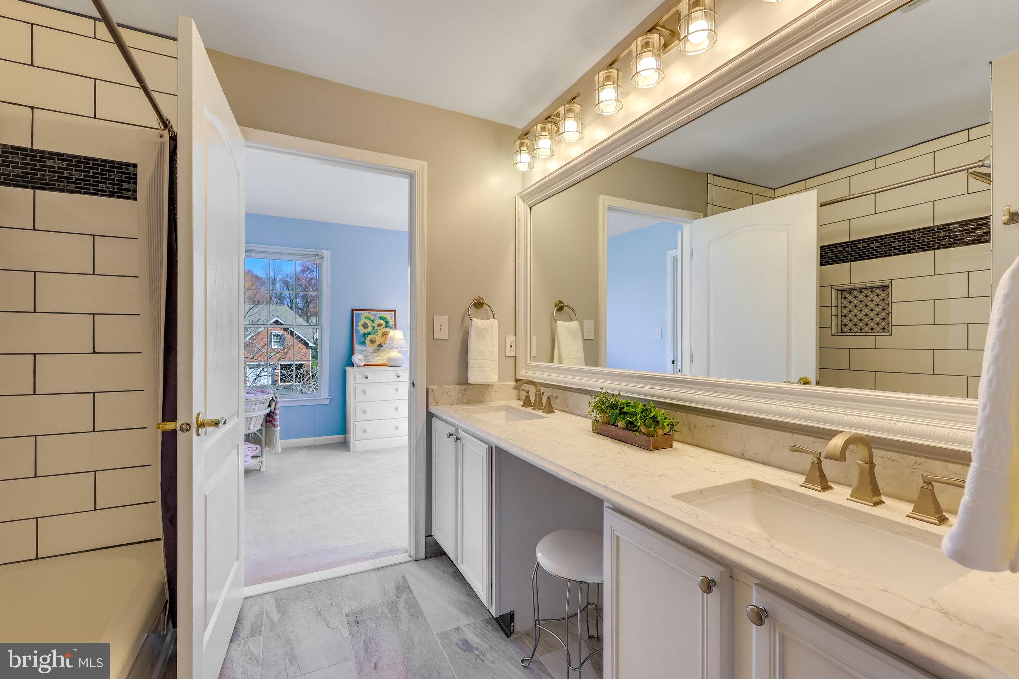 OAKTON RIDGE - Residential