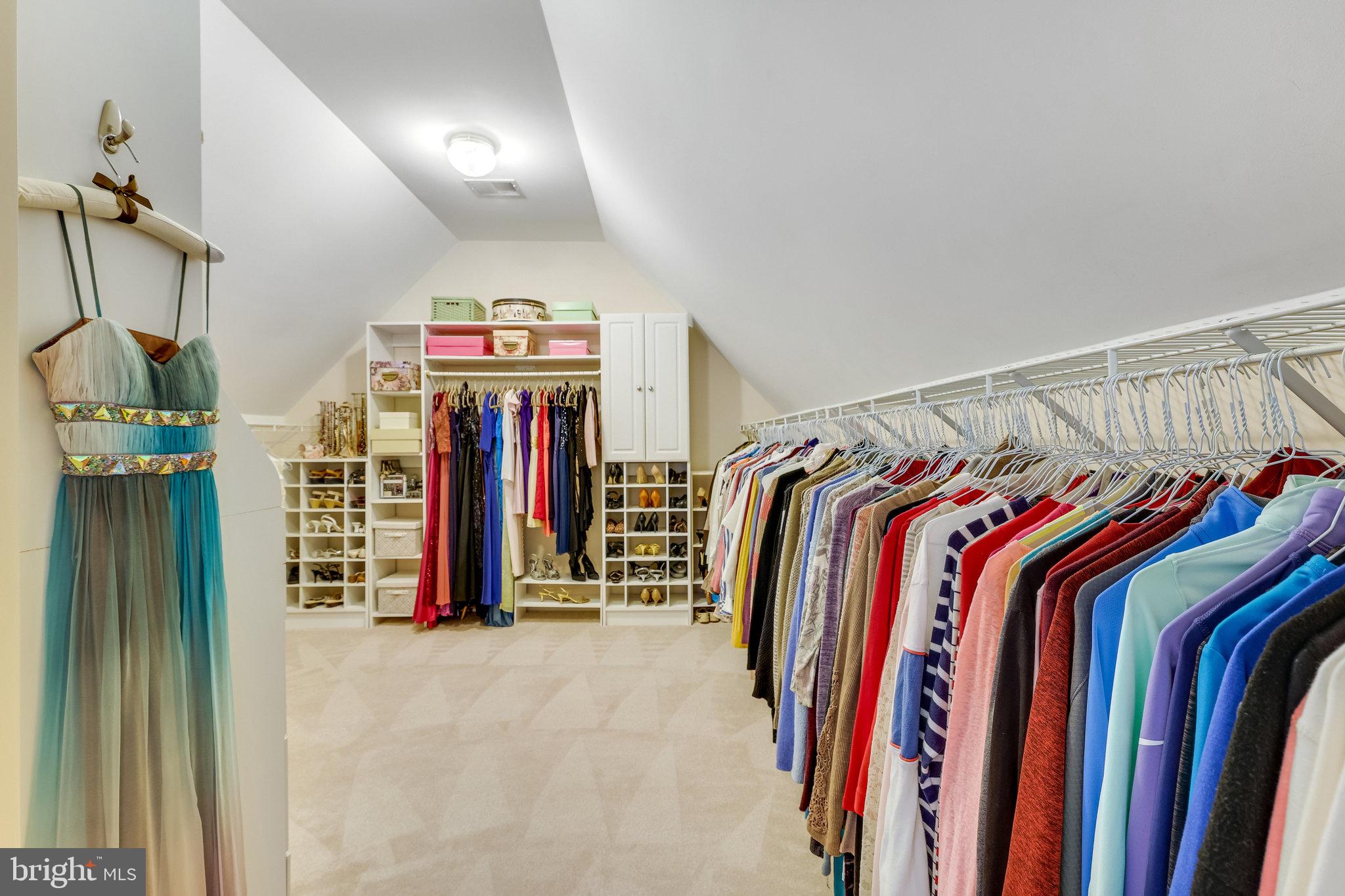 OAKTON RIDGE - Residential
