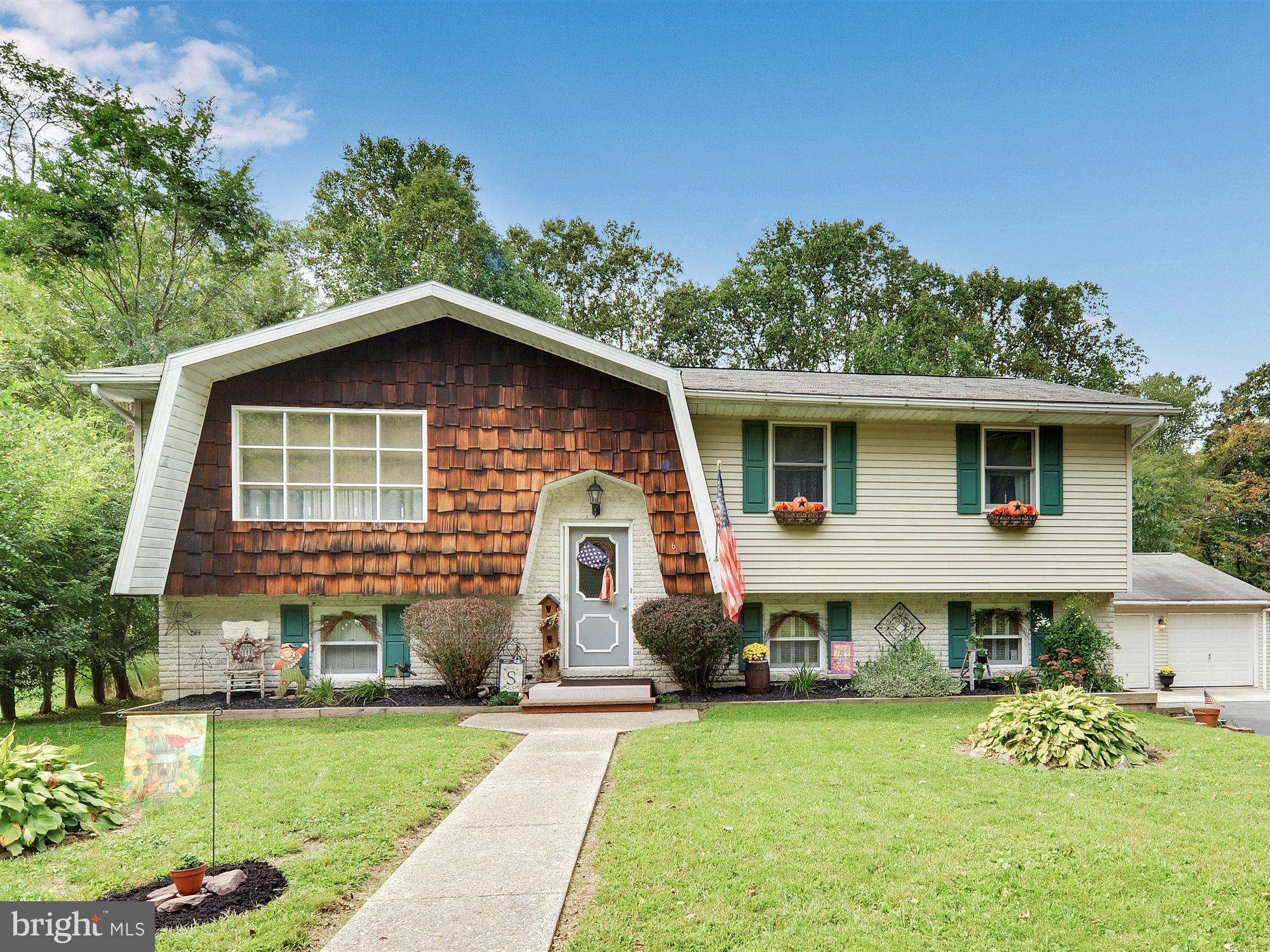 PINE GROVE - Residential