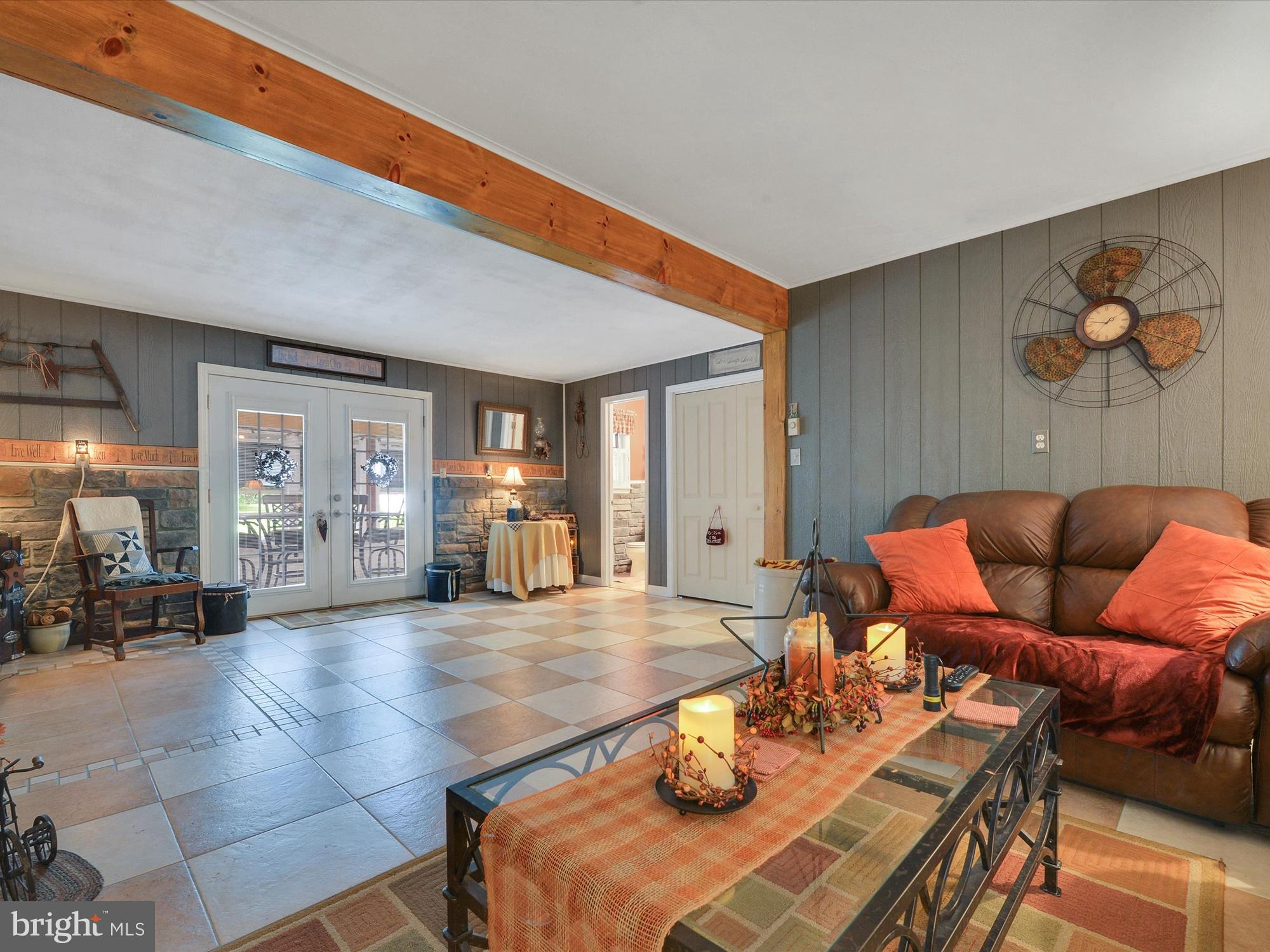PINE GROVE - Residential