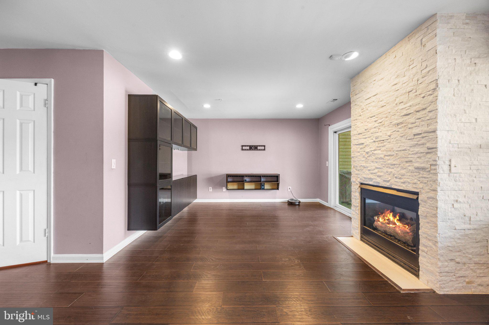 LYONS GATE - Residential