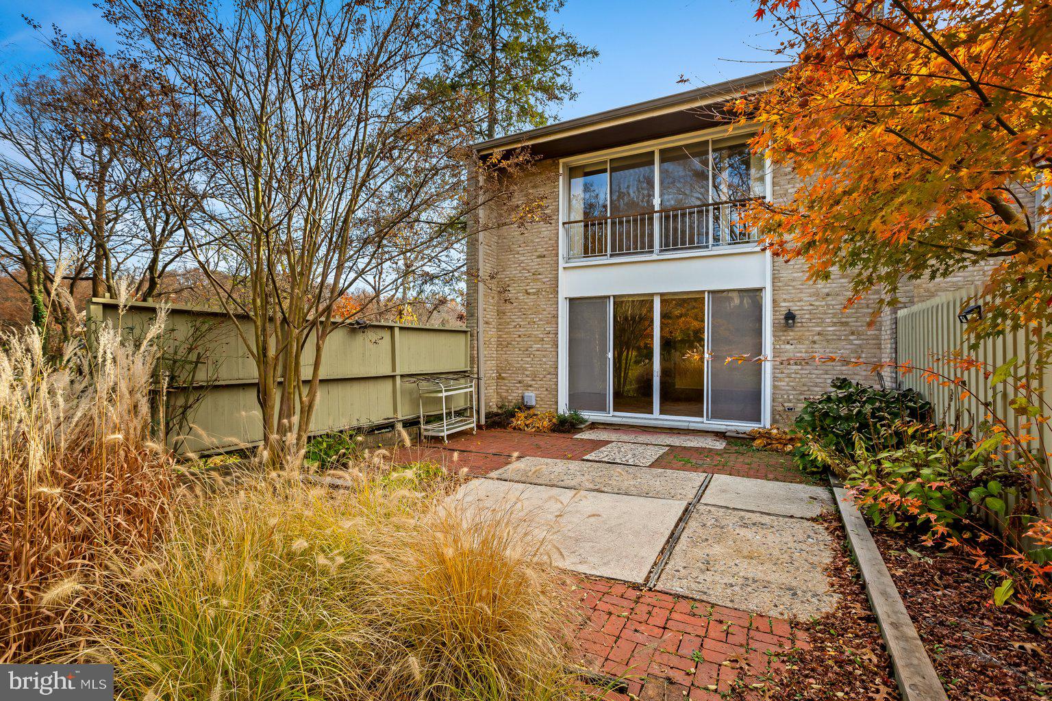 CROSS KEYS - Residential Lease