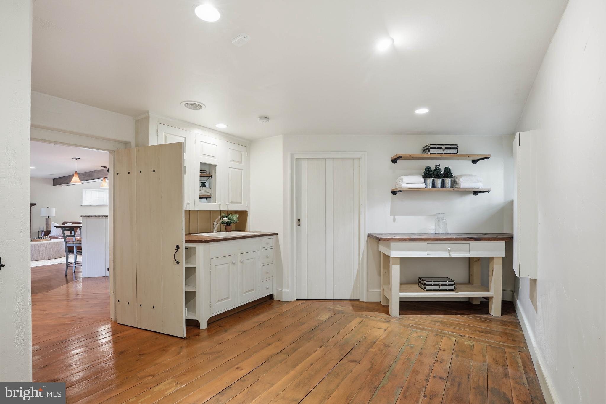 JAMESFIELD MANOR - Residential