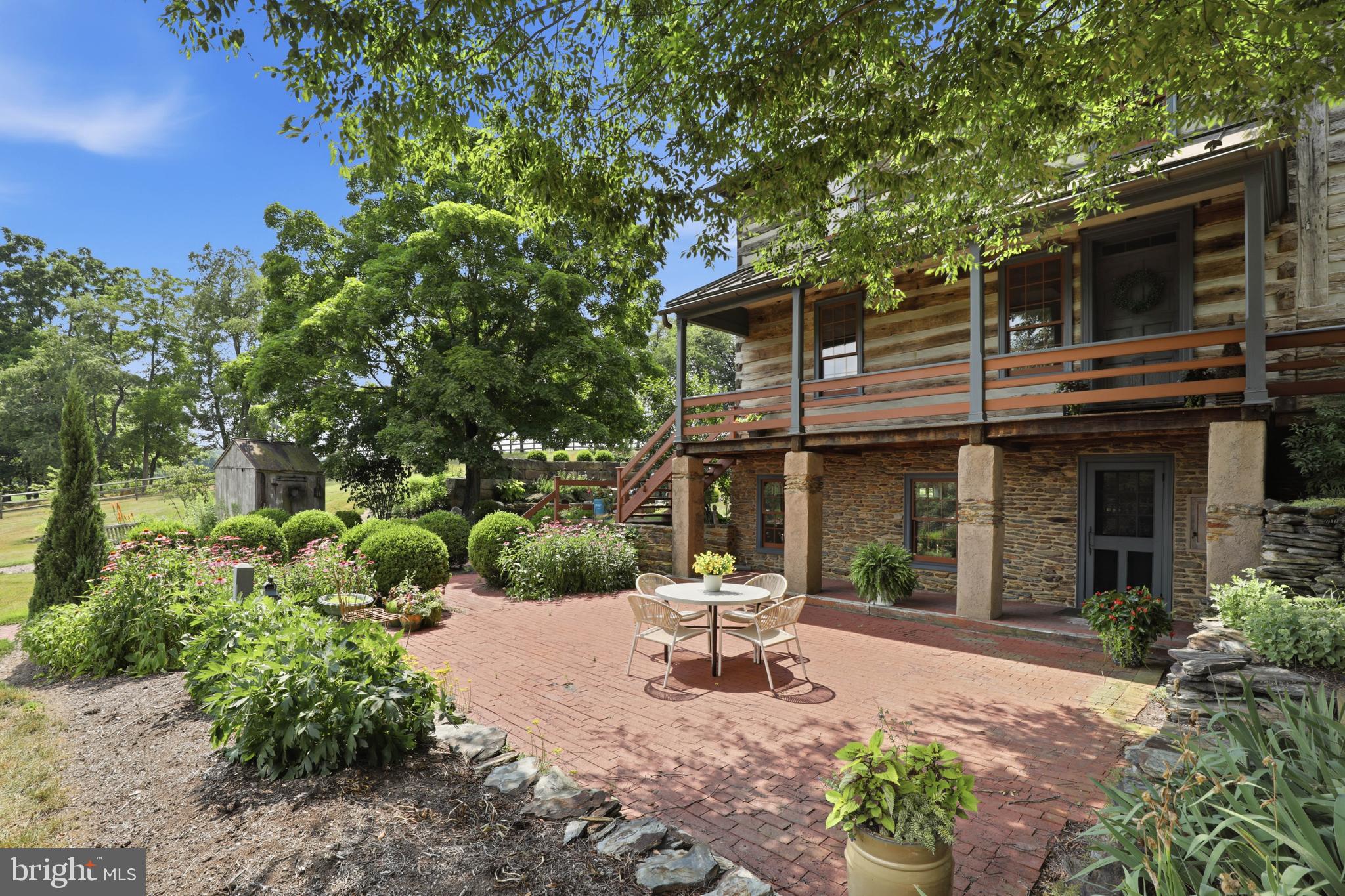 JAMESFIELD MANOR - Residential
