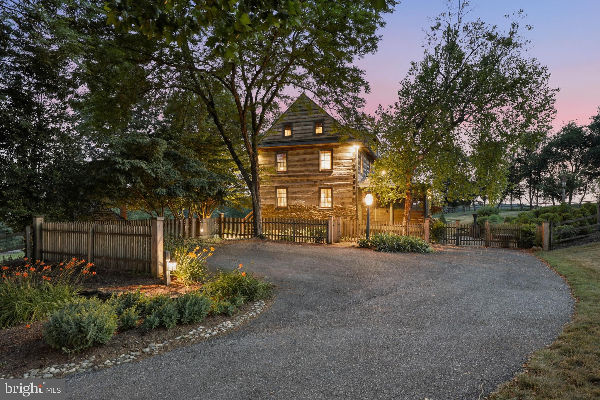 JAMESFIELD MANOR - Residential