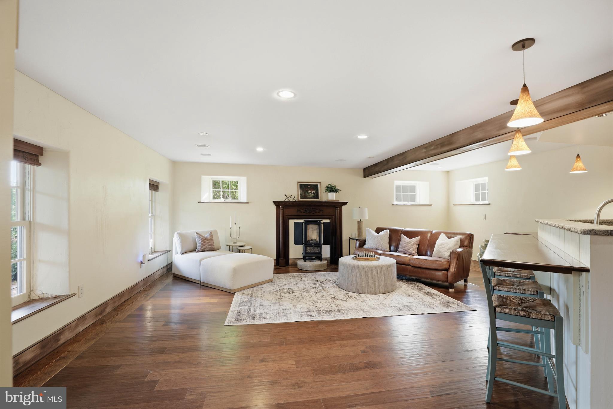 JAMESFIELD MANOR - Residential