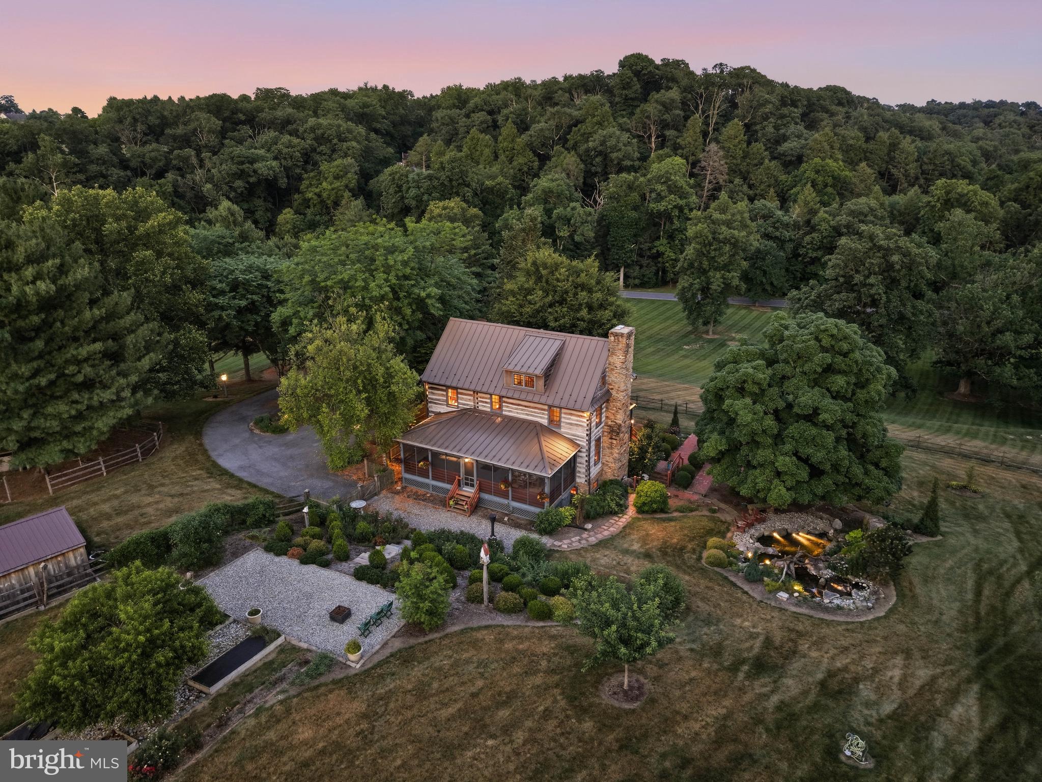 JAMESFIELD MANOR - Residential