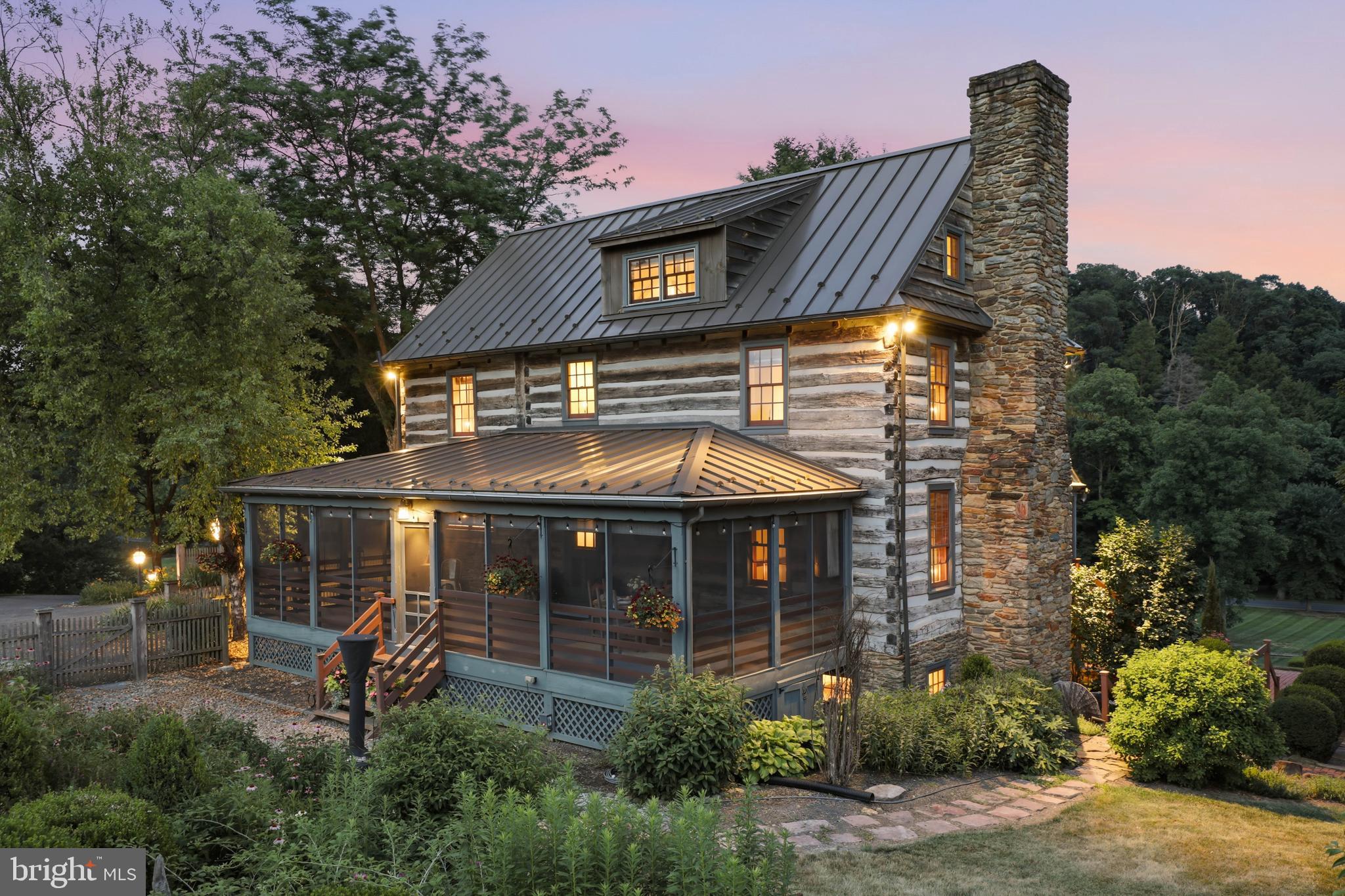 JAMESFIELD MANOR - Residential