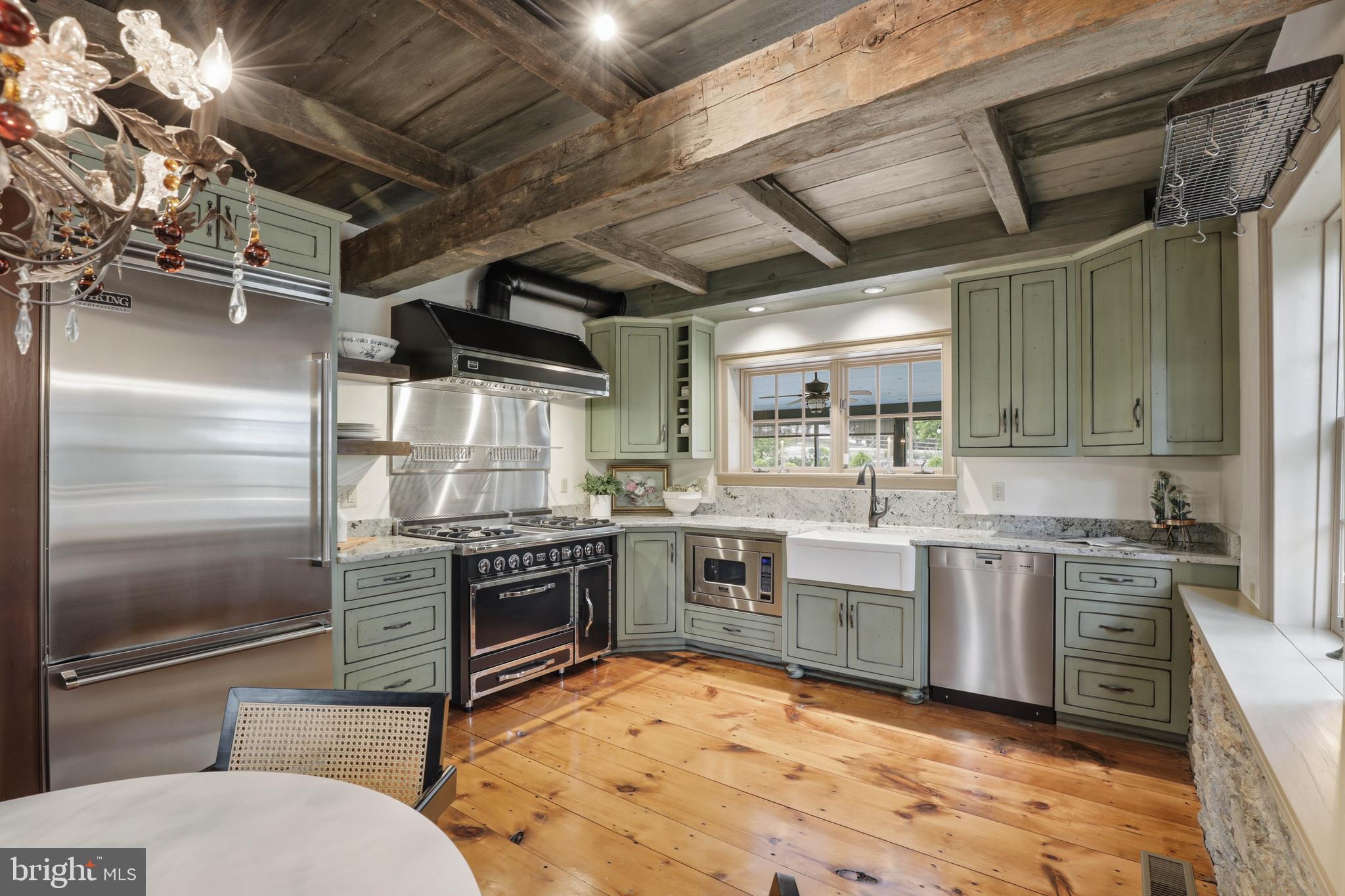 JAMESFIELD MANOR - Residential