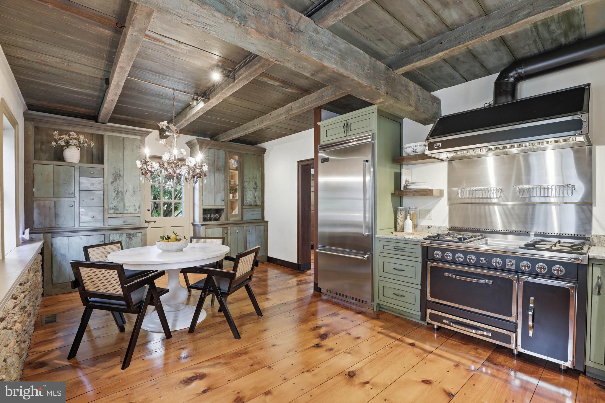 JAMESFIELD MANOR - Residential