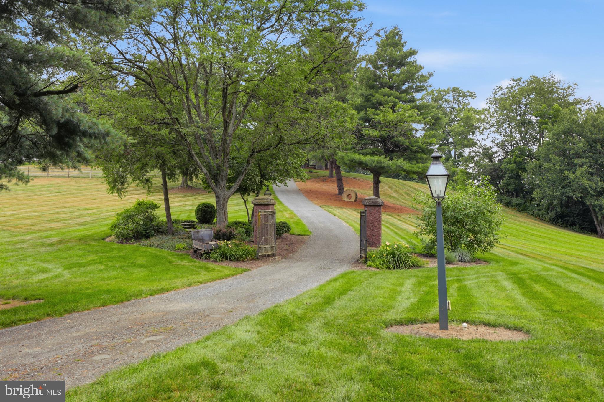 JAMESFIELD MANOR - Residential