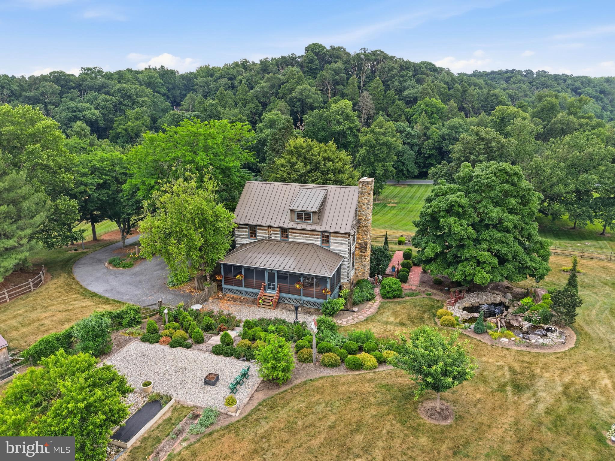 JAMESFIELD MANOR - Residential