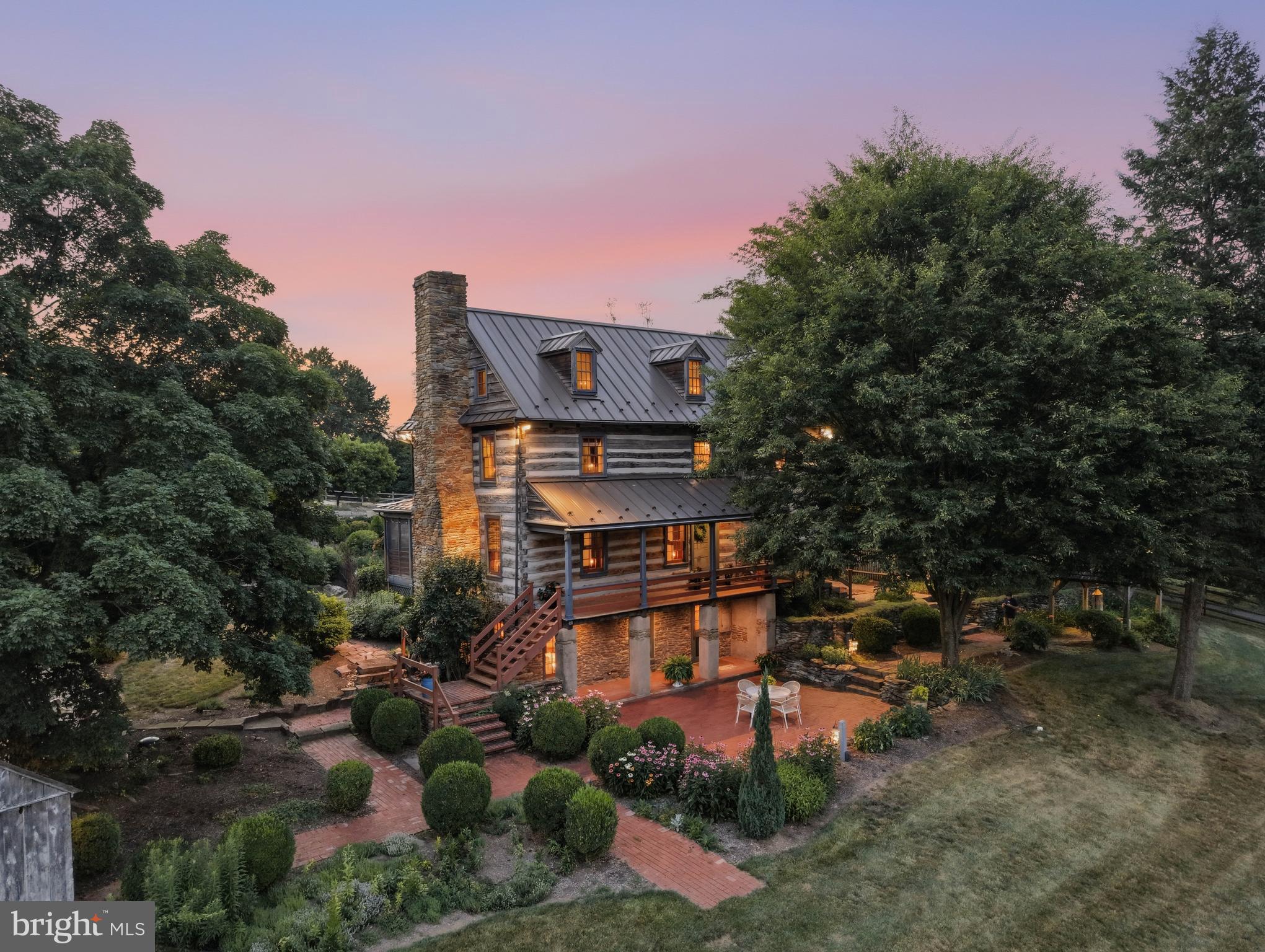 JAMESFIELD MANOR - Residential