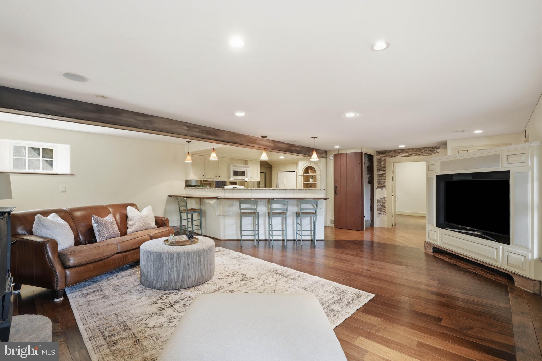 JAMESFIELD MANOR - Residential