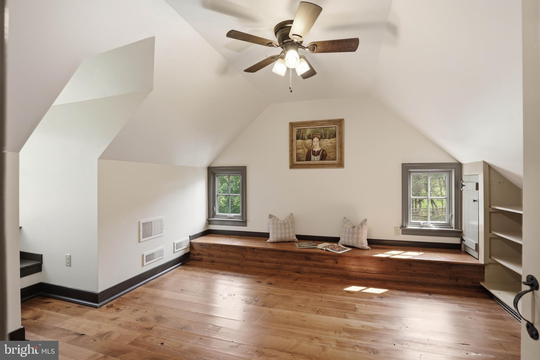 JAMESFIELD MANOR - Residential