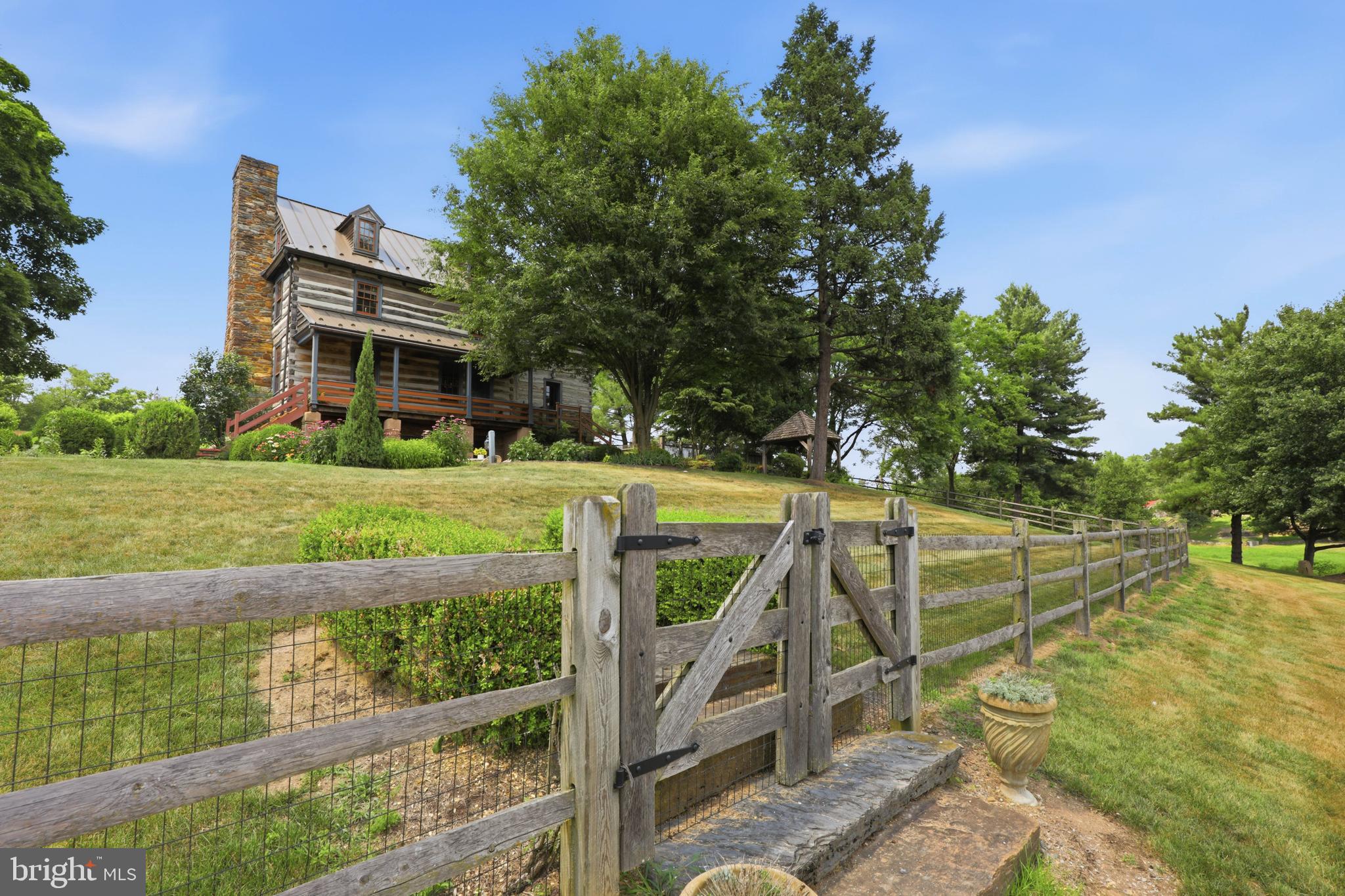 JAMESFIELD MANOR - Residential