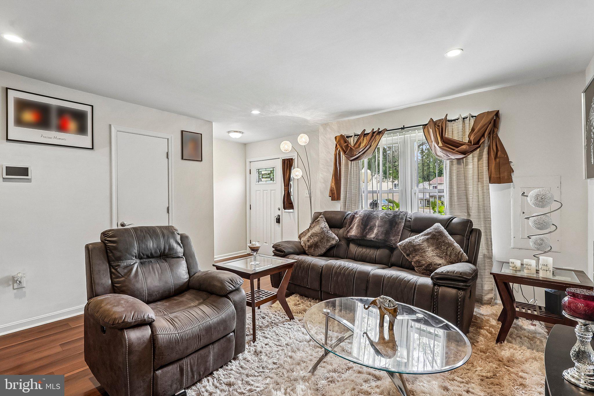 HUNTINGTON NEIGHBORHOOD - Residential