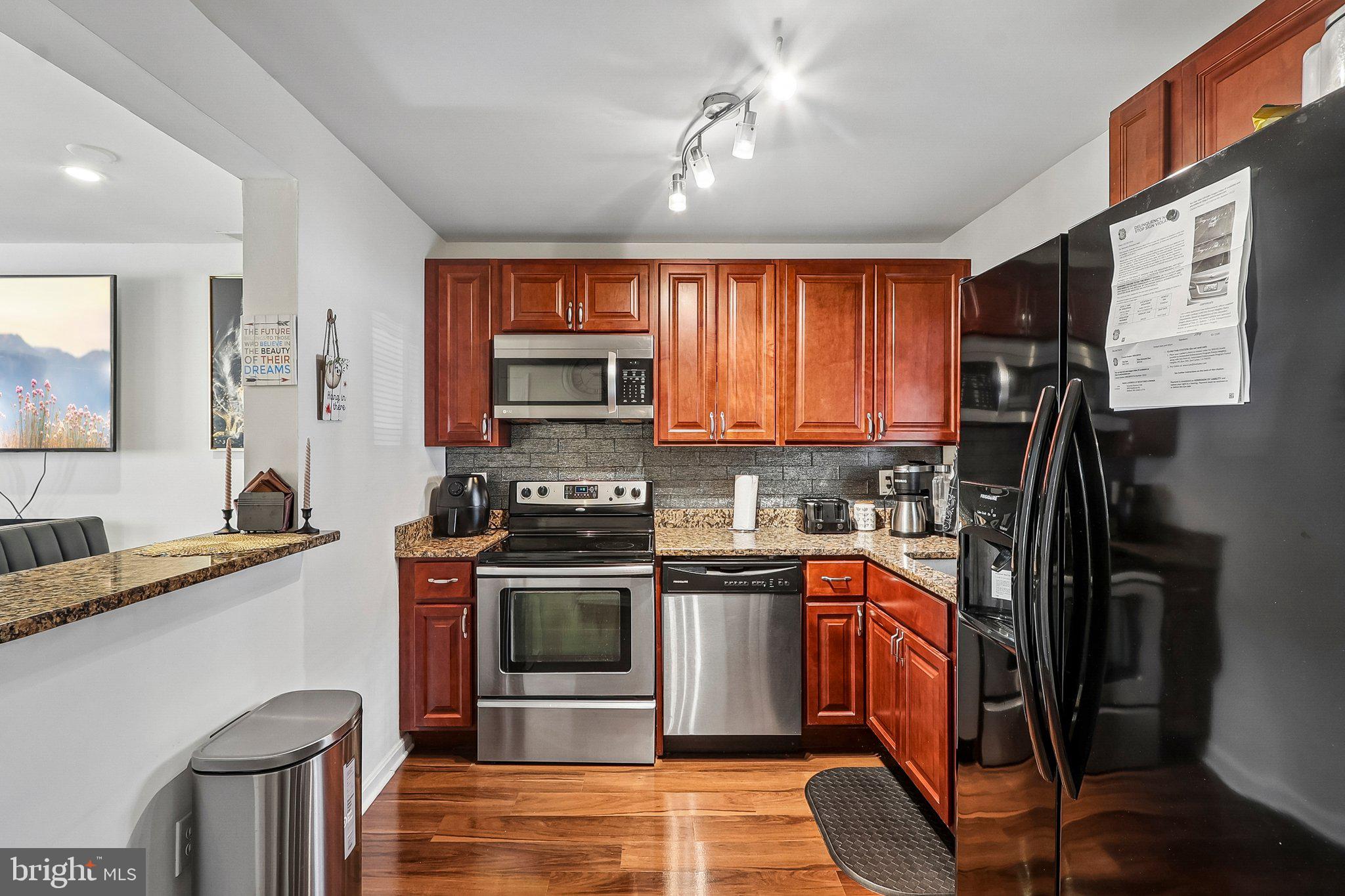 HUNTINGTON NEIGHBORHOOD - Residential