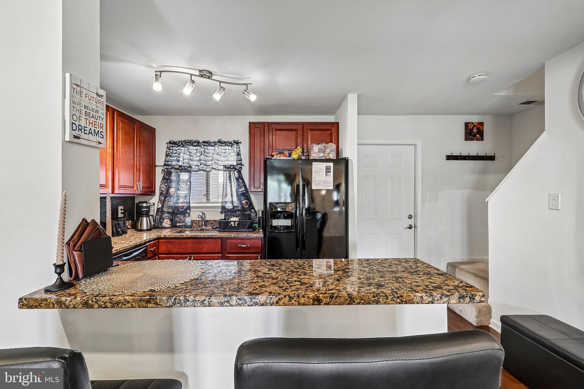HUNTINGTON NEIGHBORHOOD - Residential