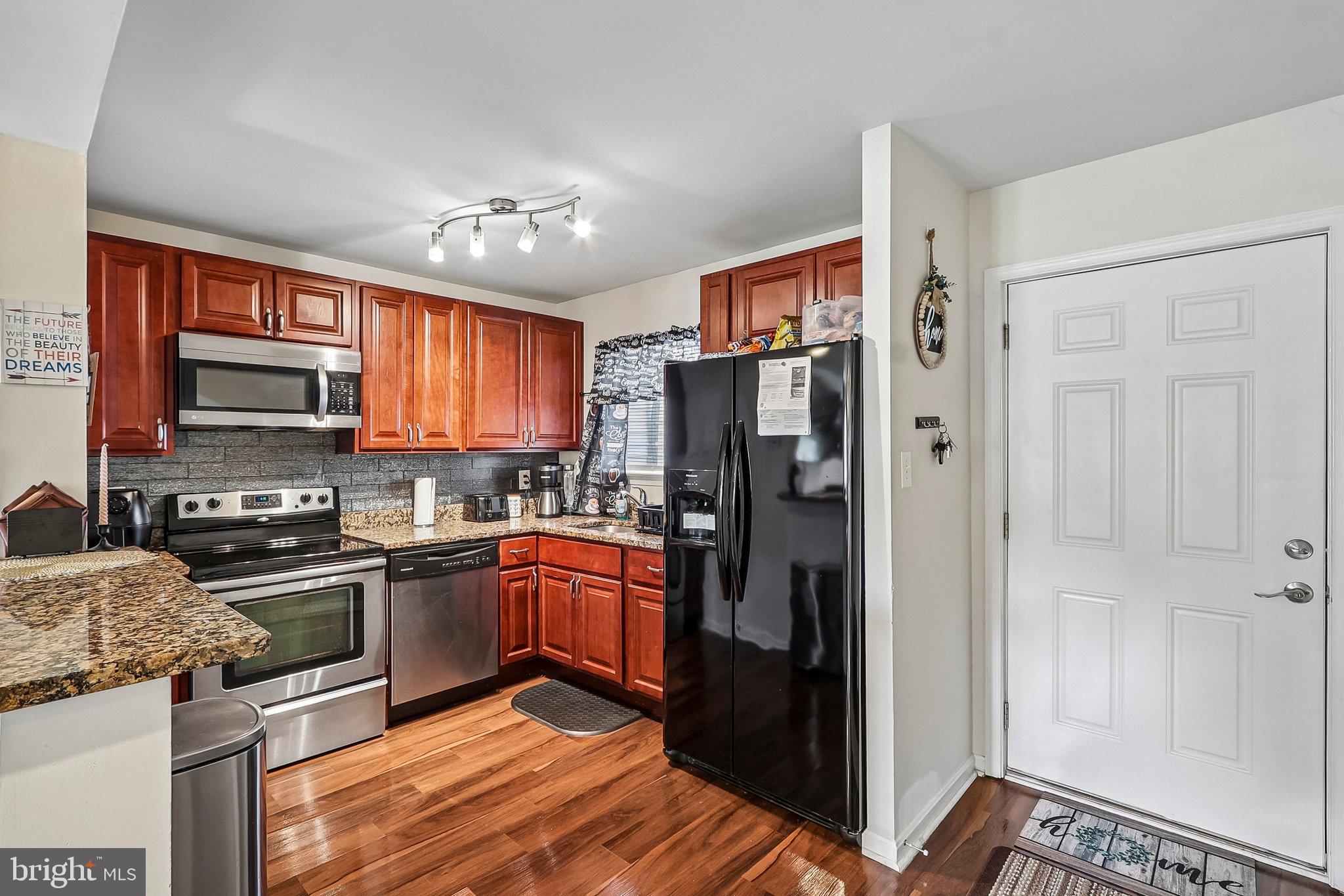 HUNTINGTON NEIGHBORHOOD - Residential