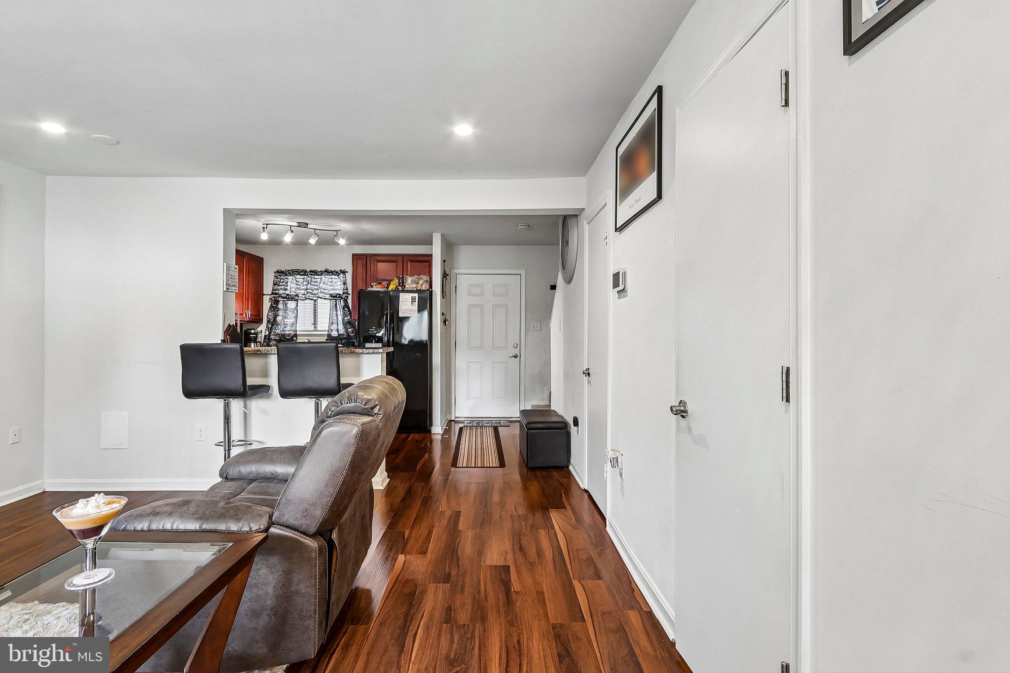 HUNTINGTON NEIGHBORHOOD - Residential