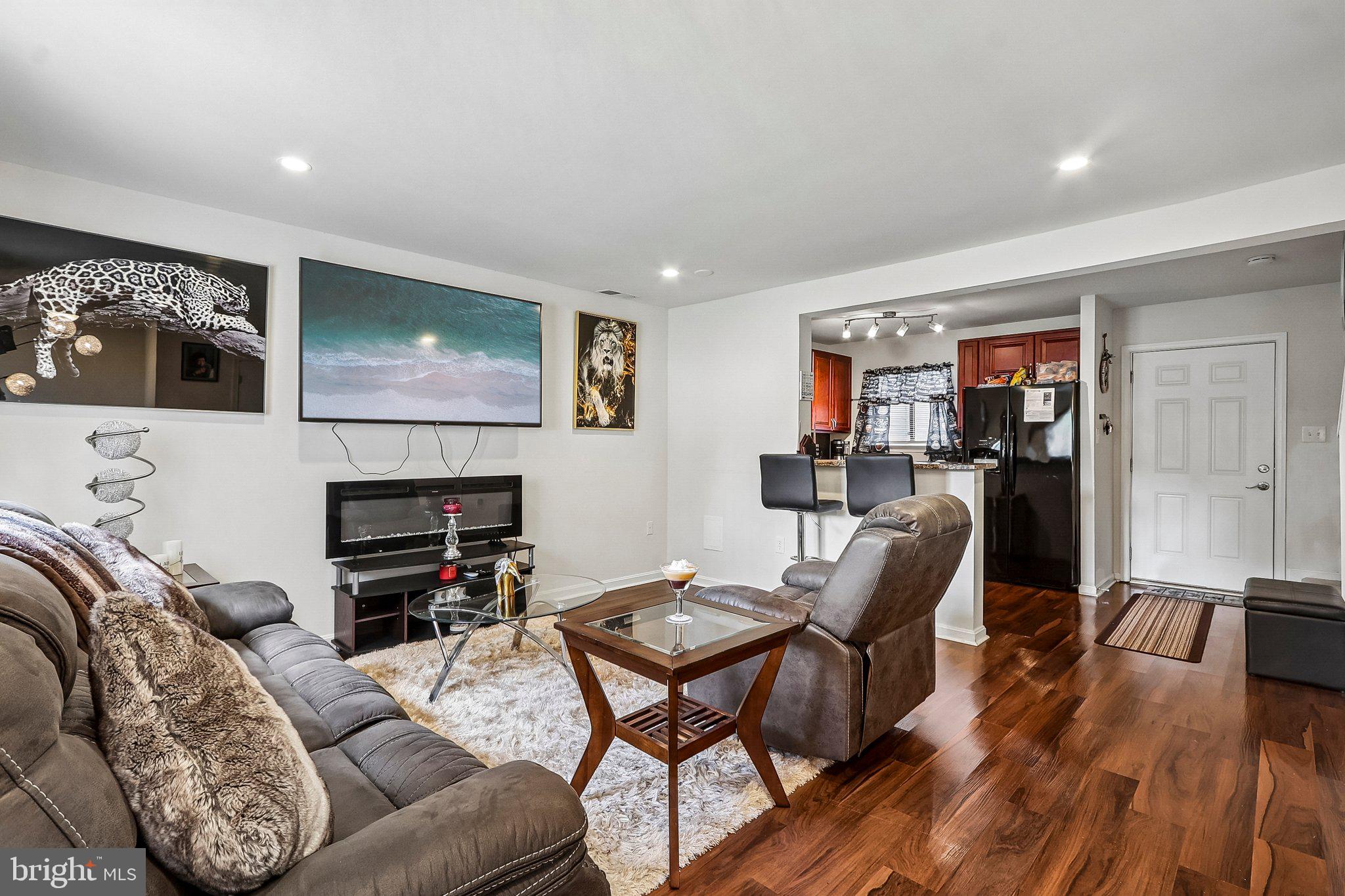 HUNTINGTON NEIGHBORHOOD - Residential