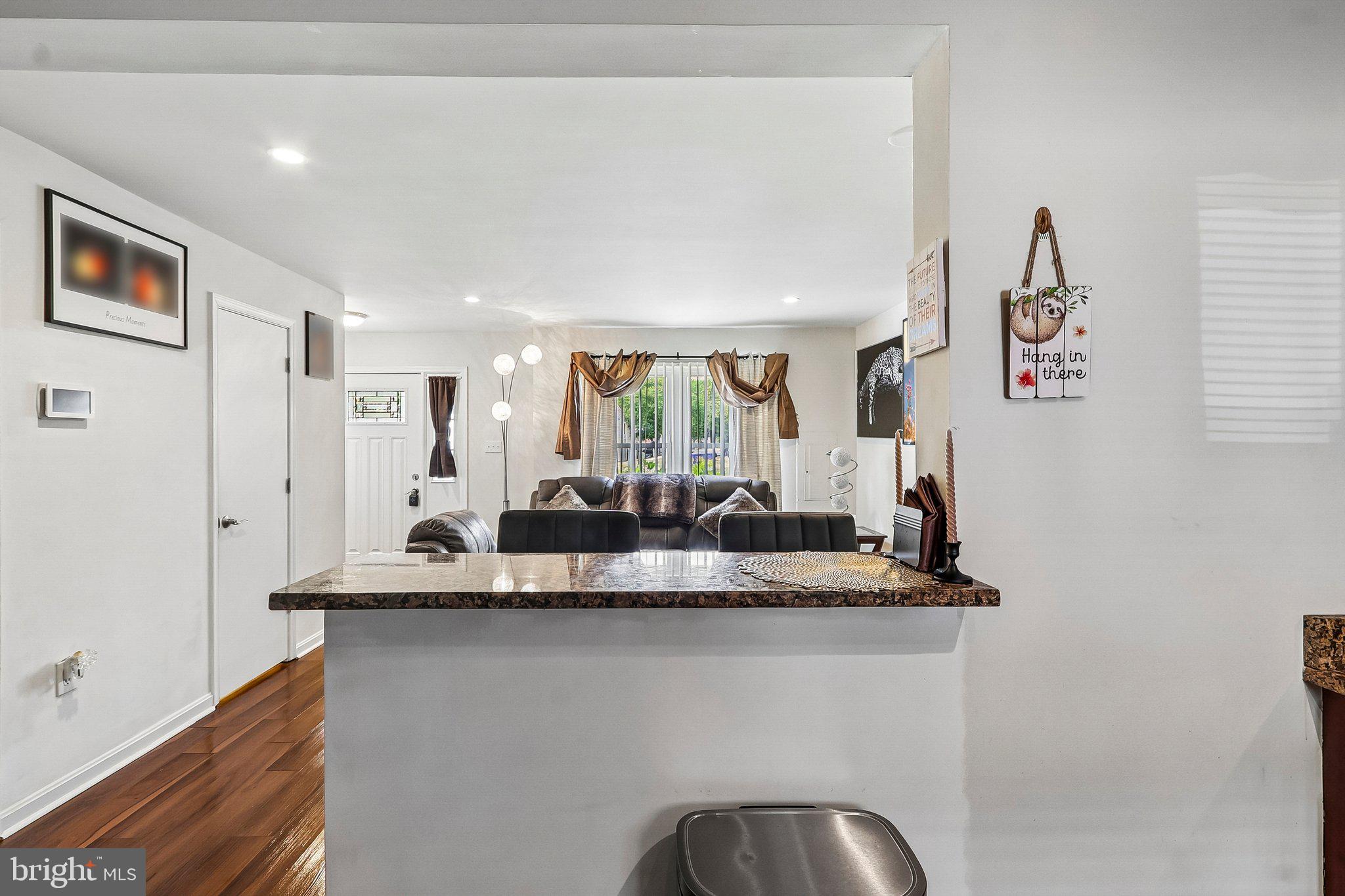 HUNTINGTON NEIGHBORHOOD - Residential